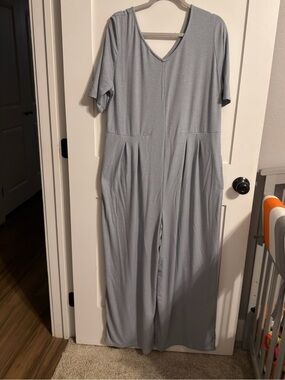 Cuddl Duds Heather Light Gray V-Neck Short Sleeve Jumpsuit